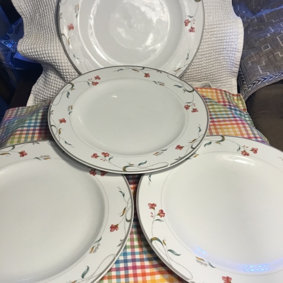 Set of (2) Dinner Plates 10-3/4"~Christopher Stuart Y0205 Melrose Fine China - Picture 1 of 7